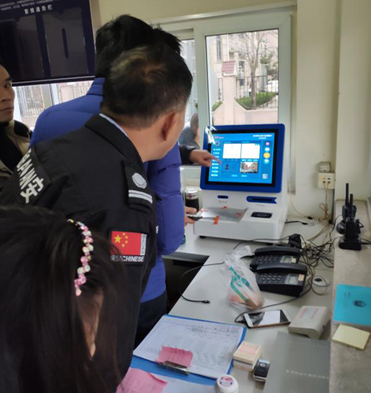 在小區(qū)出入時，悅訪客，訪客機登記訪客信息跟手工登記哪個好?